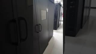 ¿Como es una sala de servidores en un centro de datos?